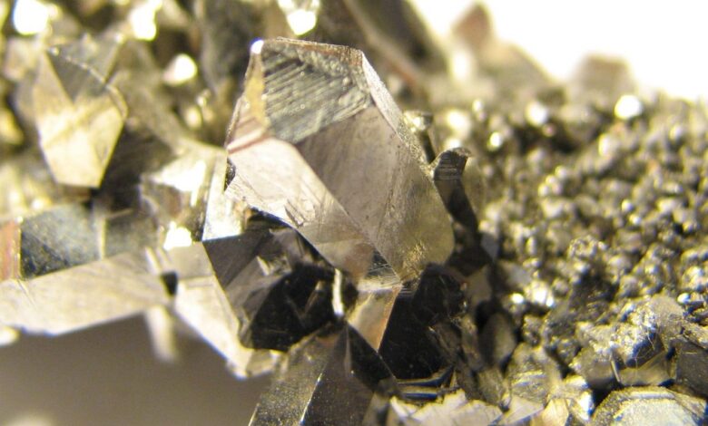 Brasil busca parceria com Europa para exploração de minerais críticos