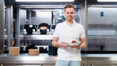 Robô cozinheiro com IA vence prêmio internacional de robótica