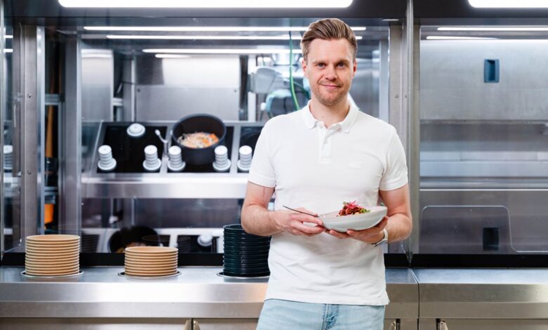 Robô cozinheiro com IA vence prêmio internacional de robótica