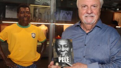 Em livro, melhor amigo afirma que “melhor Pelé” esteve fora de campo