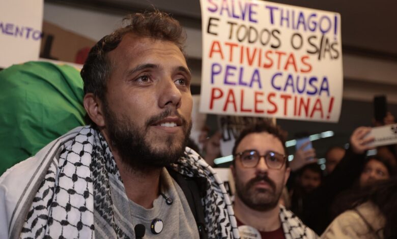 Ativista brasileiro é deportado da Argentina por ordem do governo Milei