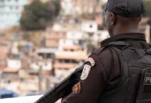 Ônibus é queimado em reação à operação policial no Morro dos Prazeres