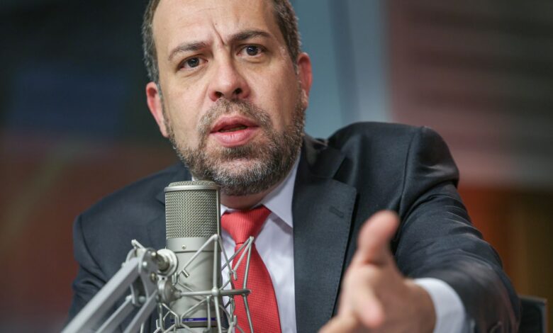 “Negociamos com os caminhoneiros”, diz Boulos sobre greve da categoria
