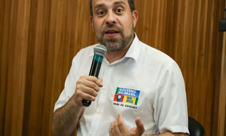 “É banditismo”, diz Boulos sobre aumento de diesel nos postos