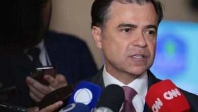 Diretor da Aneel critica Enel por tentar suspender processo