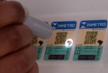 Selos antigos do Inmetro para capacete, extintor e GNV vencem em março