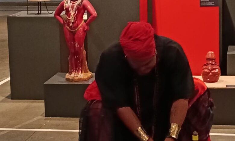 Exposição explora presença de Exu na cultura afro-brasileira