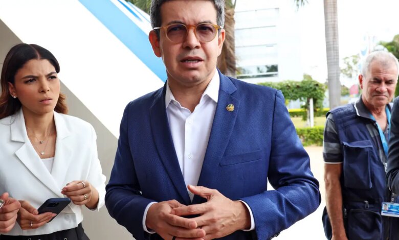 Randolfe Rodrigues afirma que governo deve indicar outro nome para STF