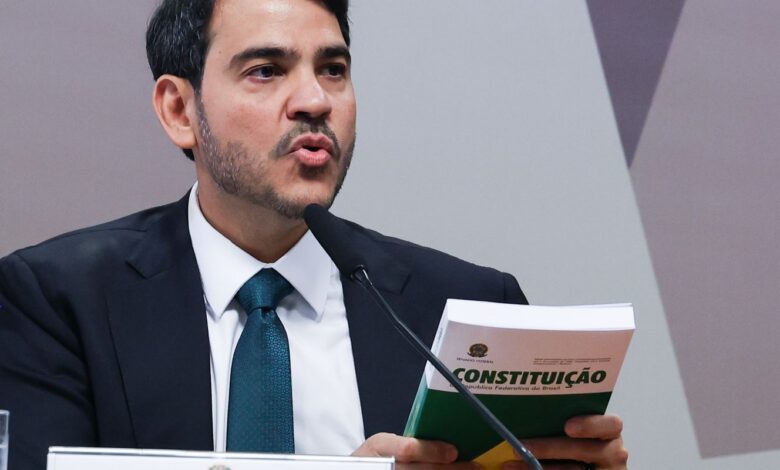 Messias defende aprimorar STF e autocontenção em pautas polêmicas