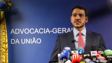 Senador apresenta relatório favorável à indicação de Messias ao STF