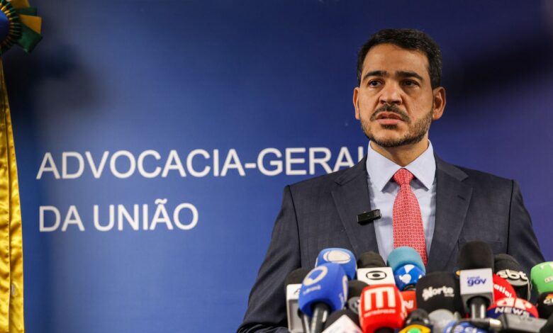 Senador apresenta relatório favorável à indicação de Messias ao STF