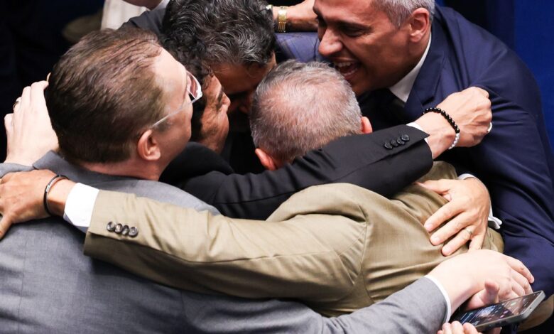 Senado rejeita indicação de Messias para STF