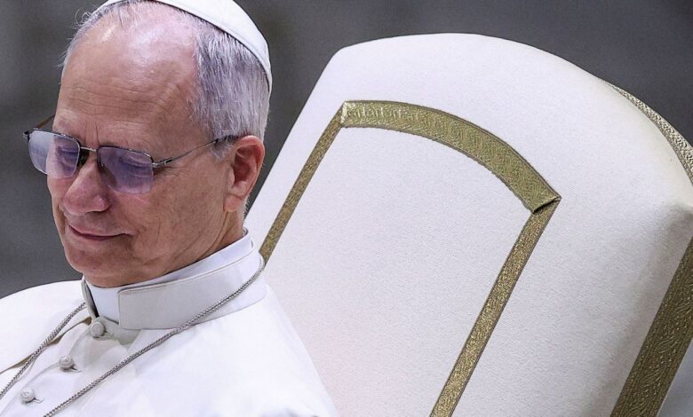 Papa Leão XIV critica mundo "devastado por tiranos"