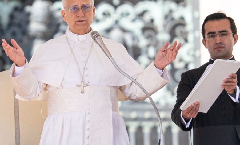 Papa pede fim da guerra, enquanto EUA e Irã negociam paz