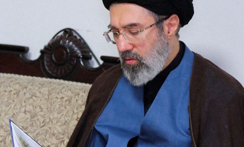 Khamenei reforça que Estreito de Ormuz terá novas regras para passagem