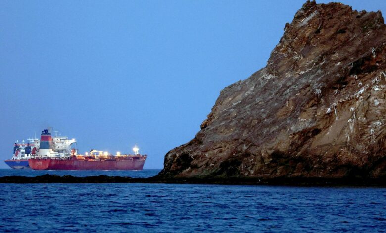 Iranianos ameaçam bloquear comércio marítimo após cerco naval dos EUA