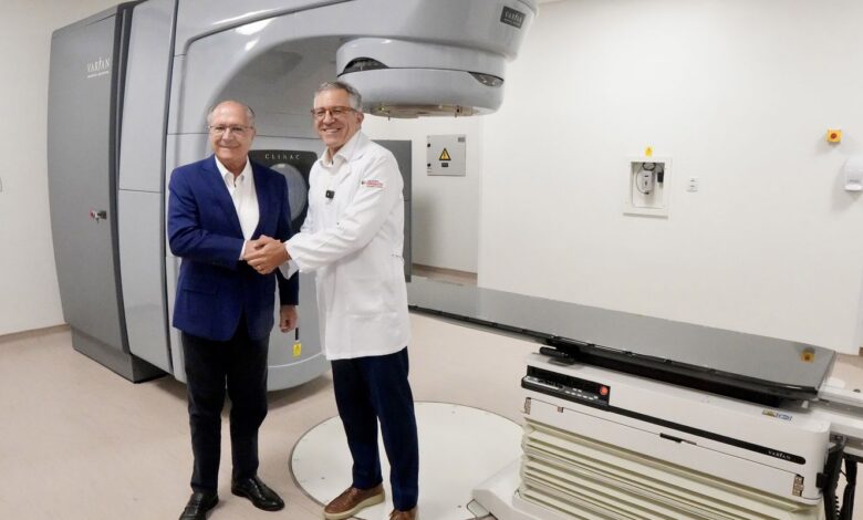 Governo entrega aceleradores lineares para radioterapia para 5 estados