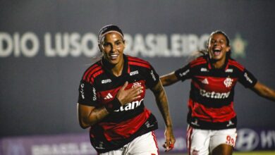 Flamengo derrota Vitória e fica perto de líderes no BR Feminino