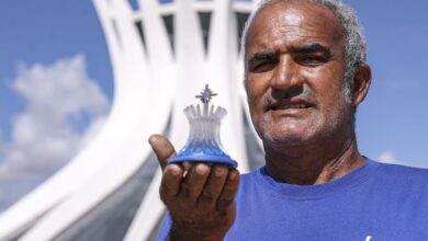 Com miniaturas, artesãos dão novo sentido à Brasília dos monumentos