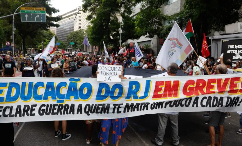 Professores estaduais e municipais do Rio fazem paralisação de 24h