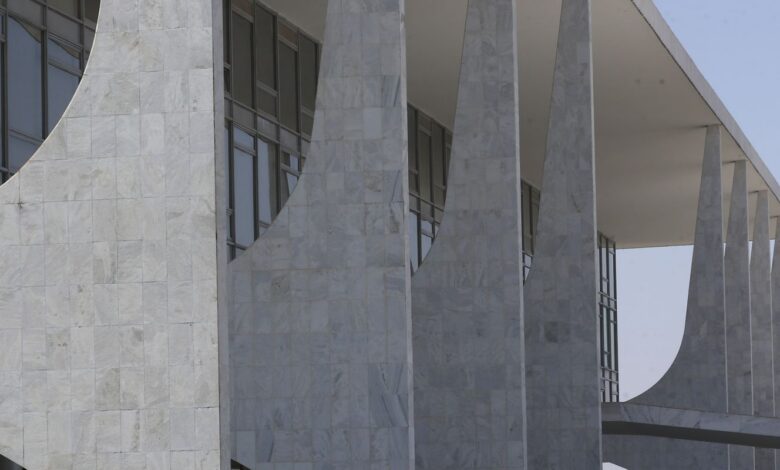 Terceirizados do governo têm redução de jornada e auxílio para creche