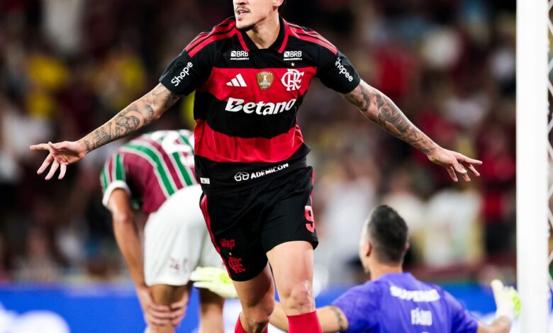 Com dois gols de Pedro, Flamengo vence Fluminense pelo Brasileirão