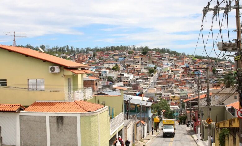 Habitantes de Perus, em SP, acusam fraude em audiência pública