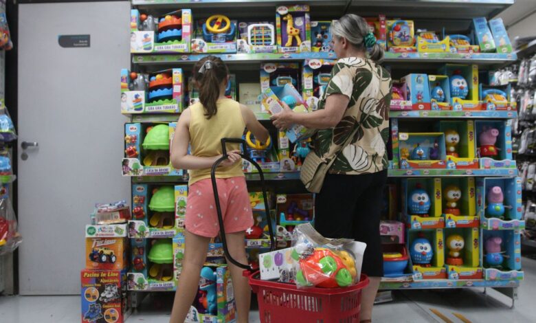 Confiança do Consumidor registra segunda alta consecutiva, diz FGV