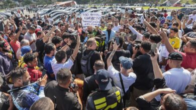 Motoristas protestam contra regulamentação do serviço por aplicativo