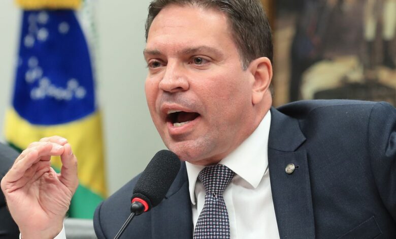 Prisão de Ramagem é fruto da cooperação entre Brasil e EUA, diz PF