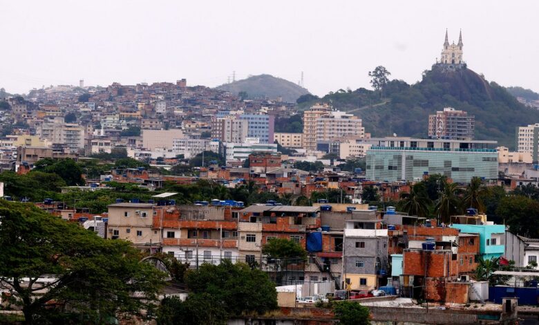 Justiça decreta prisão preventiva de casal que levava armas para o CV
