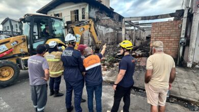 Bombeiros localizam quarta vítima da queda de avião no RS