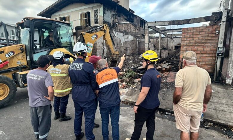 Bombeiros localizam quarta vítima da queda de avião no RS