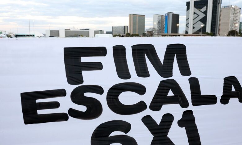 Vereadores fazem “protocolaço” de projetos pelo fim da escala 6x1