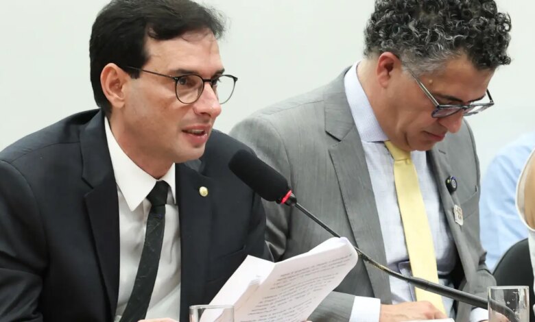 Fim da escala 6x1: relator propõe que um dia de folga seja no domingo