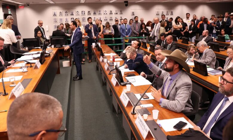 Conselho de Ética suspende três deputados por motim na Câmara
