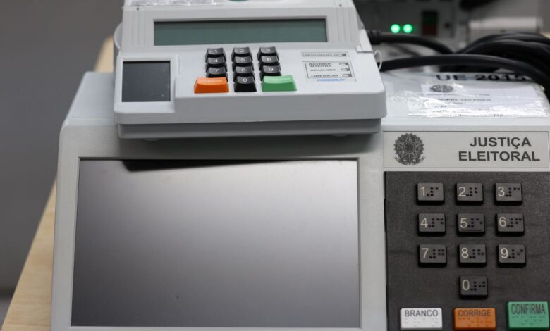 Pesquisa aponta que fake news sobre eleições miram urnas eletrônicas