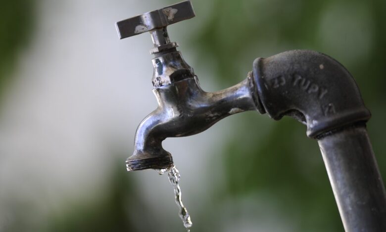 Égua cai em adutora e afeta abastecimento em 300 bairros de BH