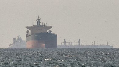 Irã nega passagem de navios dos EUA por Ormuz e petróleo dispara