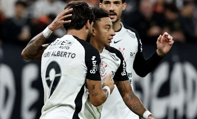 Corinthians derrota Peñarol para seguir 100% na Libertadores
