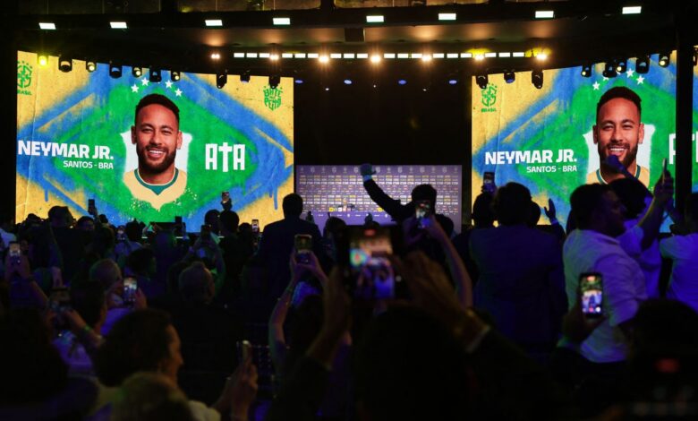 Neymar não treina em apresentação e preocupa a duas semanas da Copa