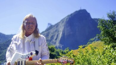 Exposição gratuita comemora 50 anos de carreira de Victor Biglione