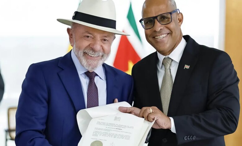 Lula recebe credenciais de sete novos embaixadores