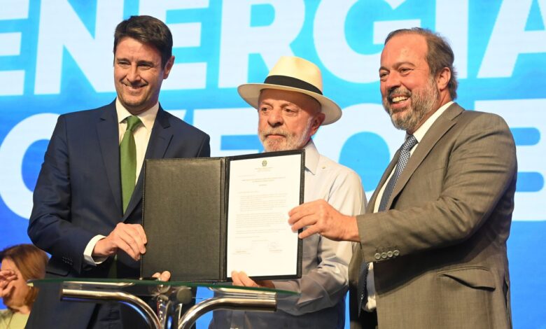 Governo renova contratos com distribuidoras de energia em 13 estados