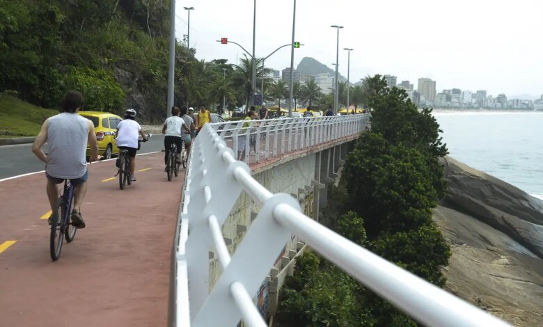 Prefeitura do Rio fecha Ciclovia Tim Maia após ondas de 2 metros