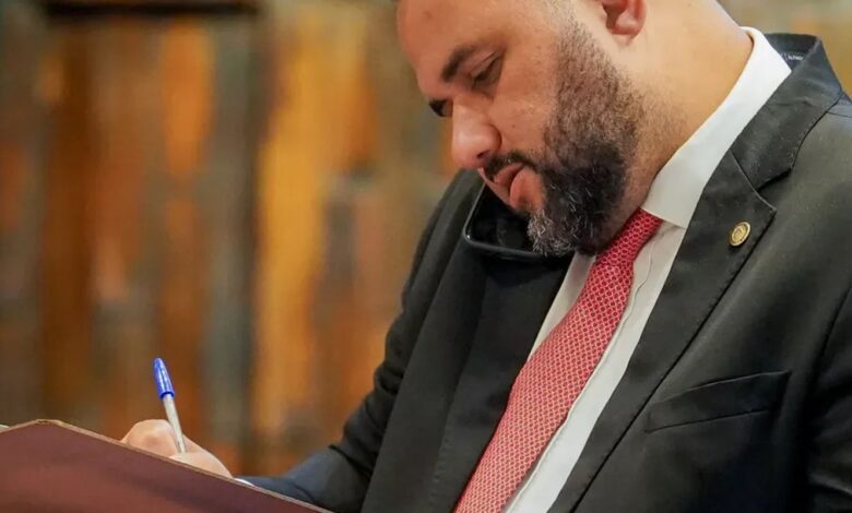 PF encontra mensagens de violência em celular de deputado preso no RJ