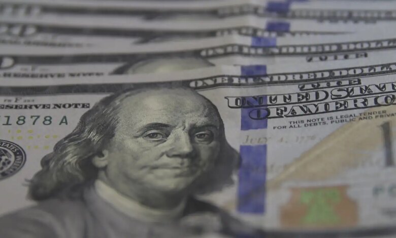 Dólar cai para R$ 5,03 com alívio geopolítico e foco nos EUA