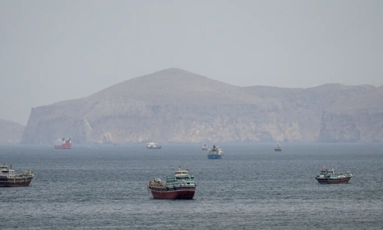 Mísseis atingem navio de guerra dos EUA que tentava entrar em Ormuz