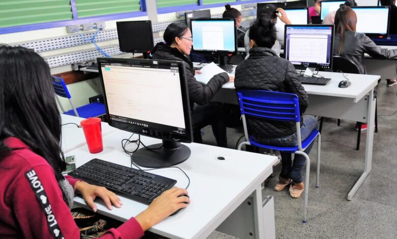 Brasil supera 100 mil escolas públicas com internet gratuita