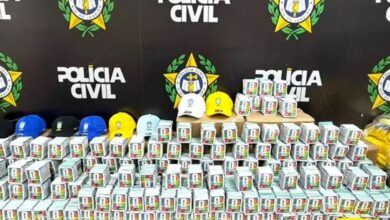 RJ: Polícia apreende mais de 200 mil figurinhas falsificadas da Copa
